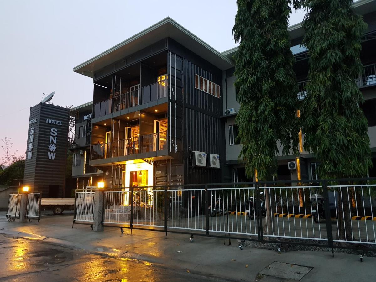 Hotel Snow Анхелес Екстериор снимка